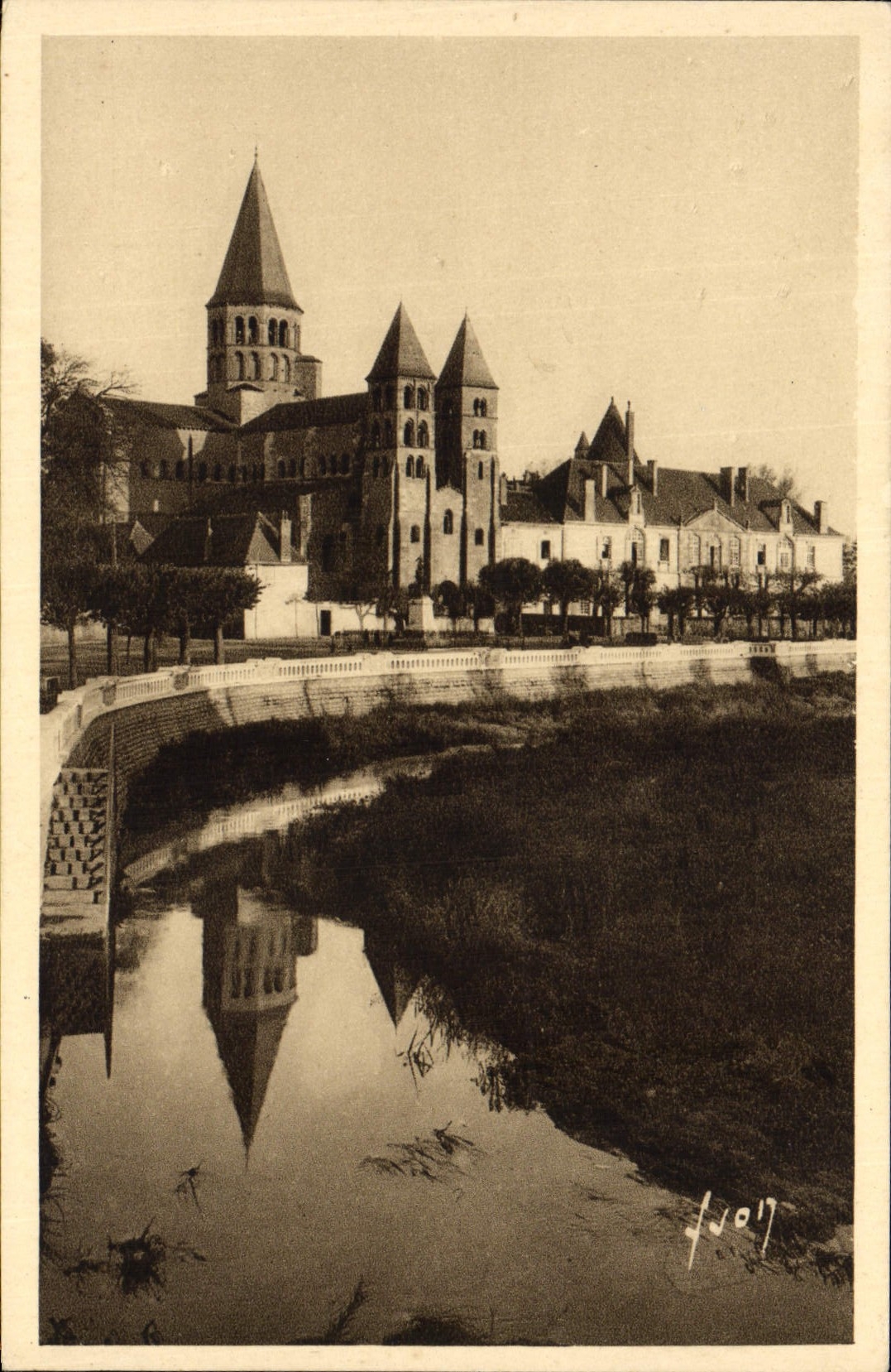 POSTAL Paray Monial de la VENDIMIA la basílica del corazón de la consagración