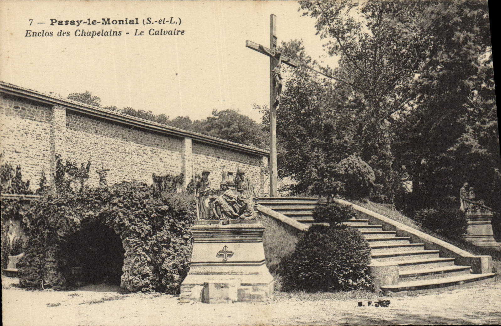 POSTAL Paray Monial incluido de la VENDIMIA de los capellanes el martirio