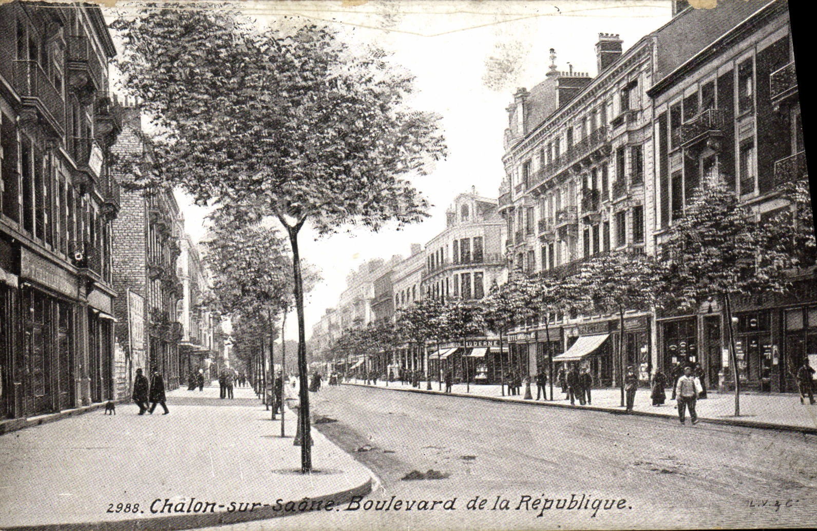 VINTAGE POSTCARD Trawl-net On the Saone Boulevard of the Republic