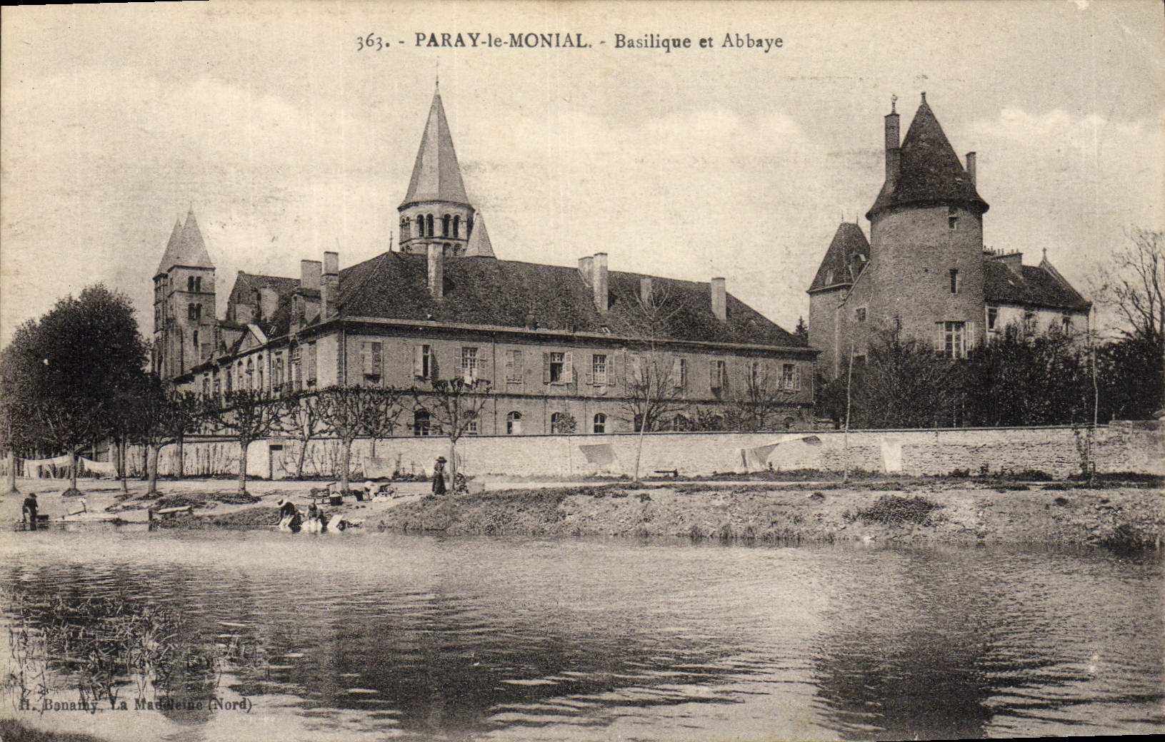 Basílica y Abbaye de Paray Monial de la POSTAL de la VENDIMIA