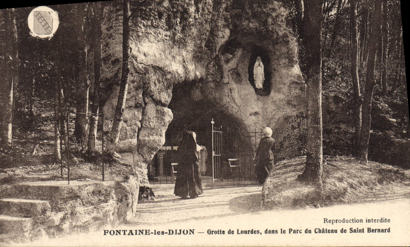 CPA Fontaine les Dijon Grotte de Lourdes Dans le Parc du Chateau de Saint Bernard