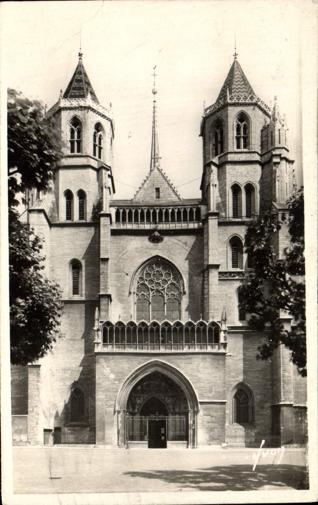 CPA Dijon Eglise Sainte Benigne