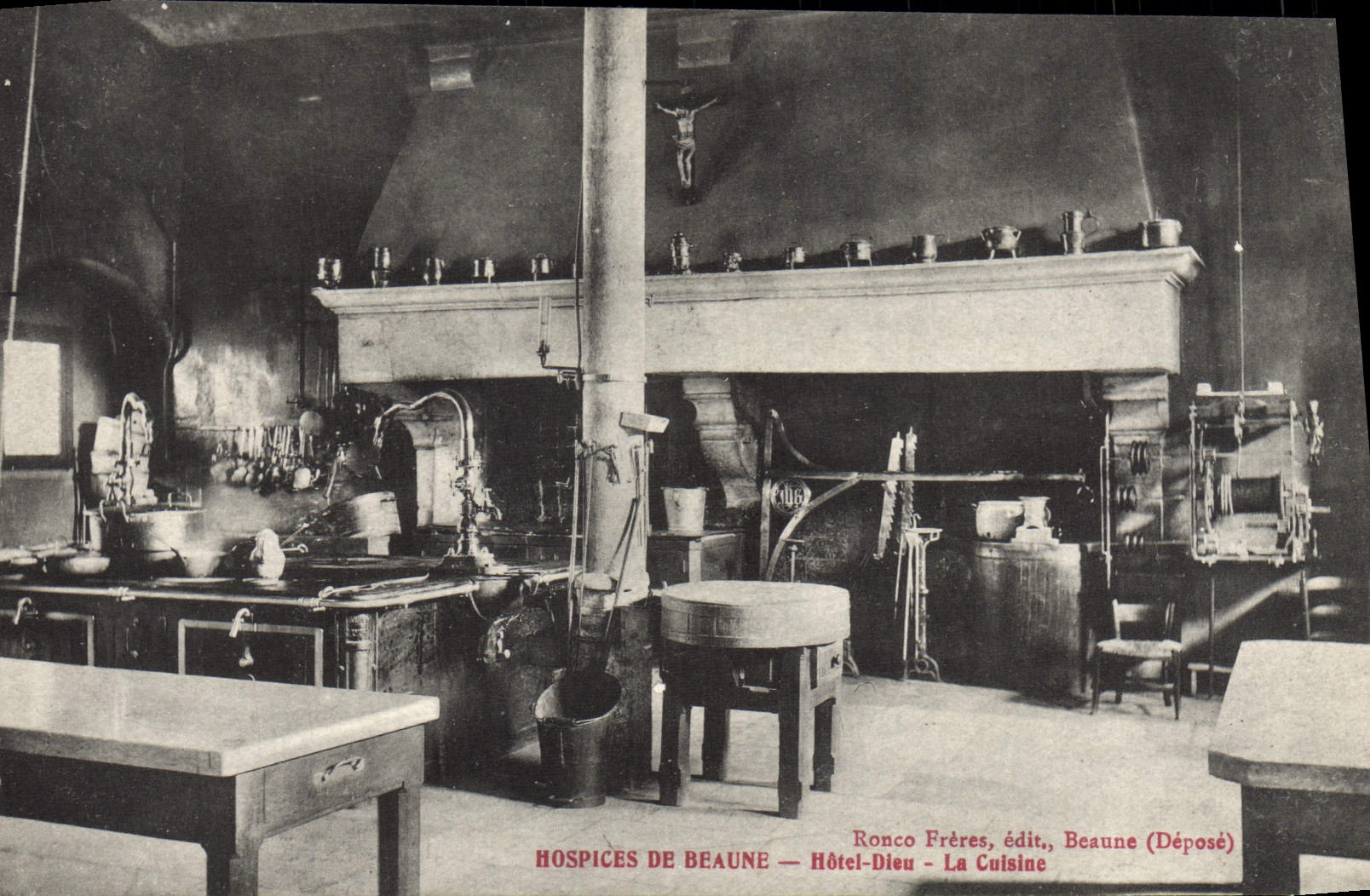 VINTAGE POSTCARD Old people's homes Of Beaune Hotel God Kitchen