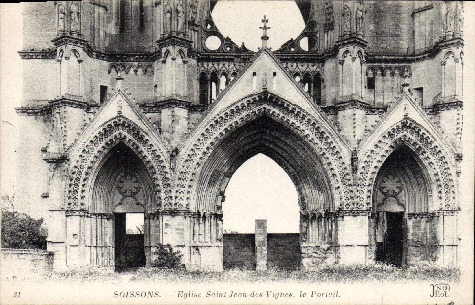 VINTAGE POSTCARD Soissons Church Jean Saint of the Vines the Gate