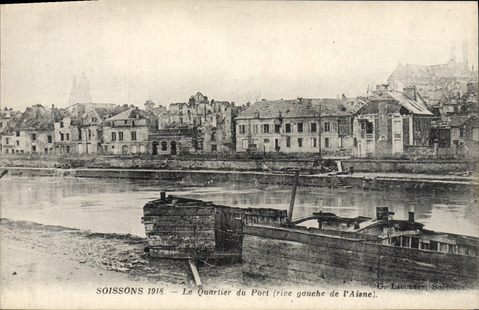 VINTAGE POSTCARD Soissons the District of the Port Left bank of Aisne Militaria