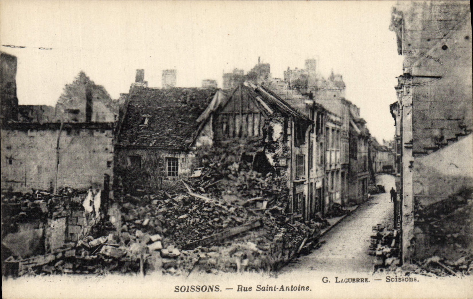VINTAGE POSTCARD Soissons Street Saint Antoine Militaria