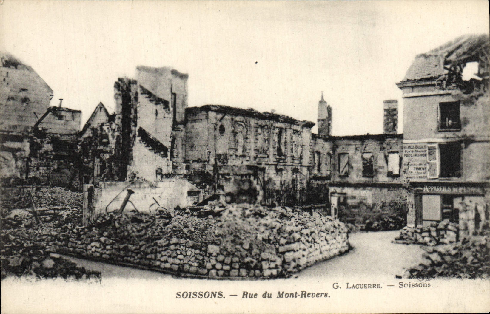 VINTAGE POSTCARD Soissons Street of the Mount Militaria Reverse