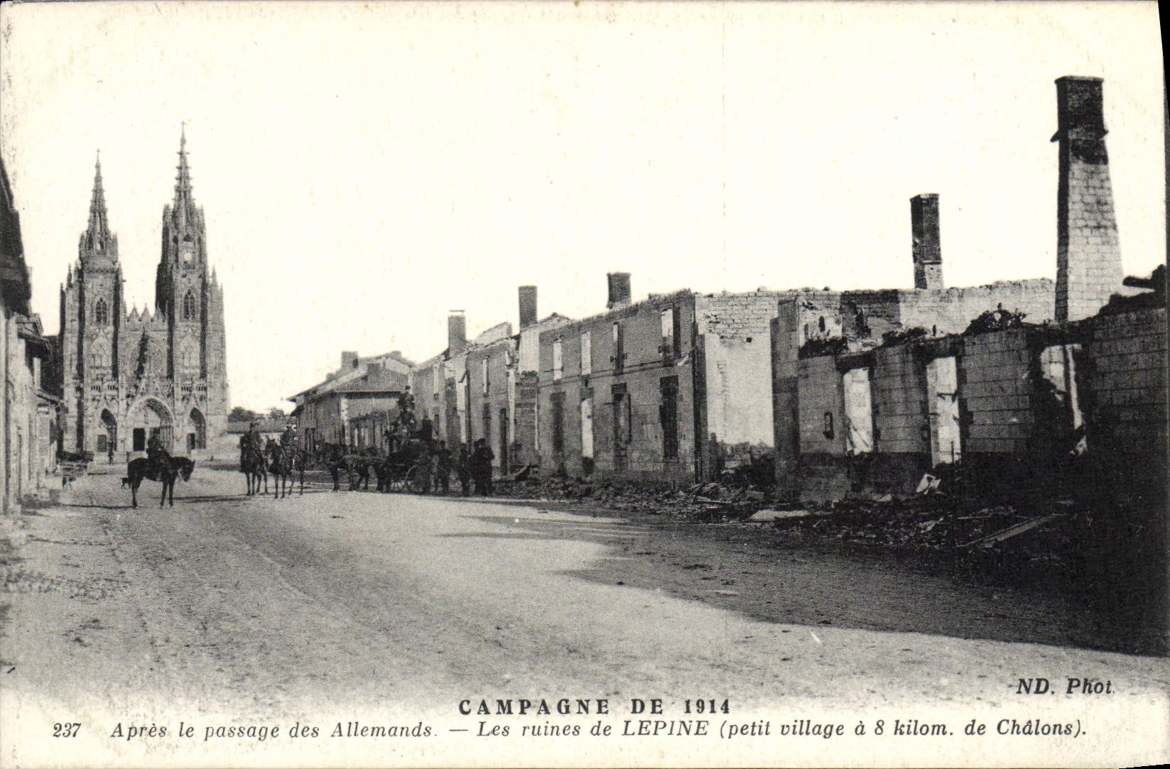 CPA Campagne Lepine Les Ruines Militaria Chevayx Attelage