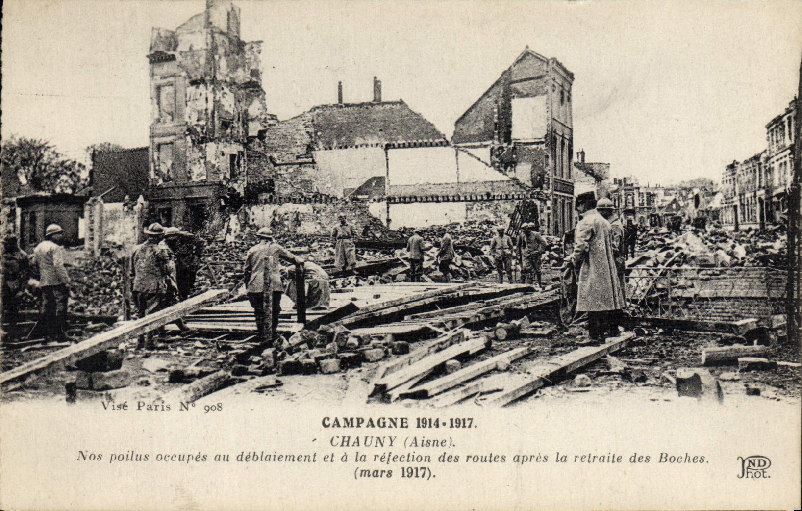 VINTAGE POSTCARD Chauny Poilus occupy with Militaria clearing