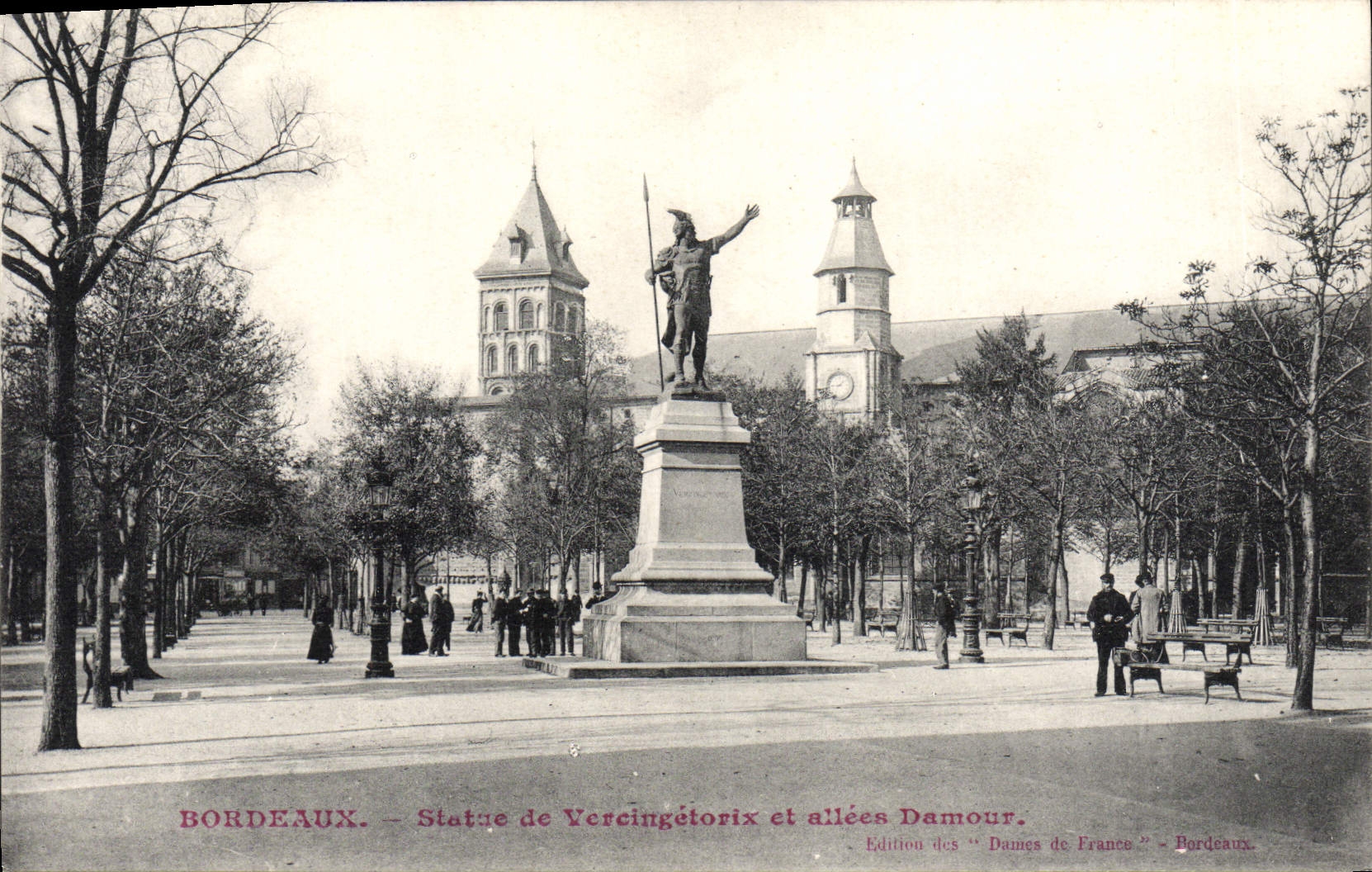 CPA Bordeaux Statue de Vercingetorix et allees Damour