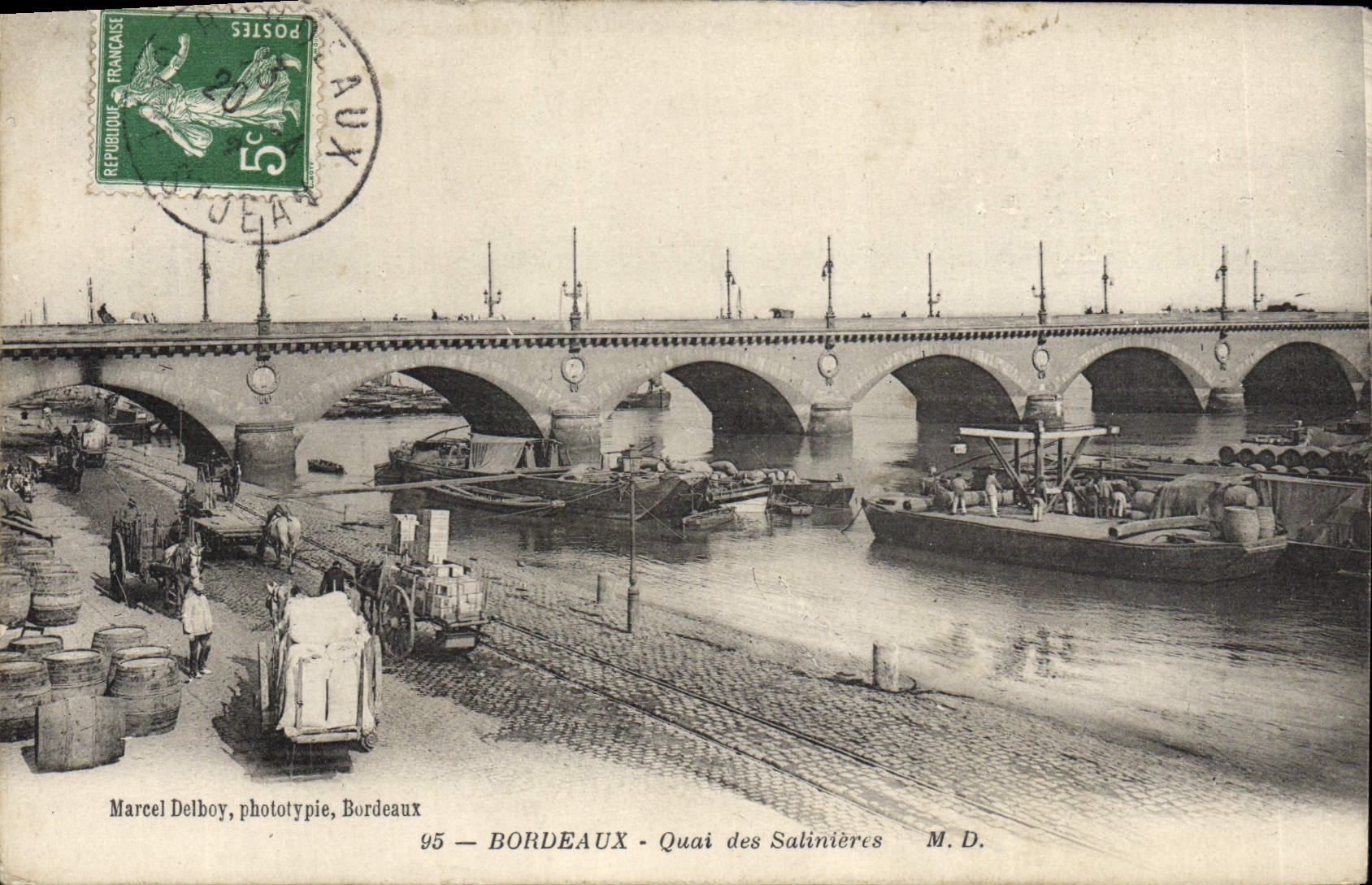 CPA Bordeaux Quai des Satinieres Bateaux
