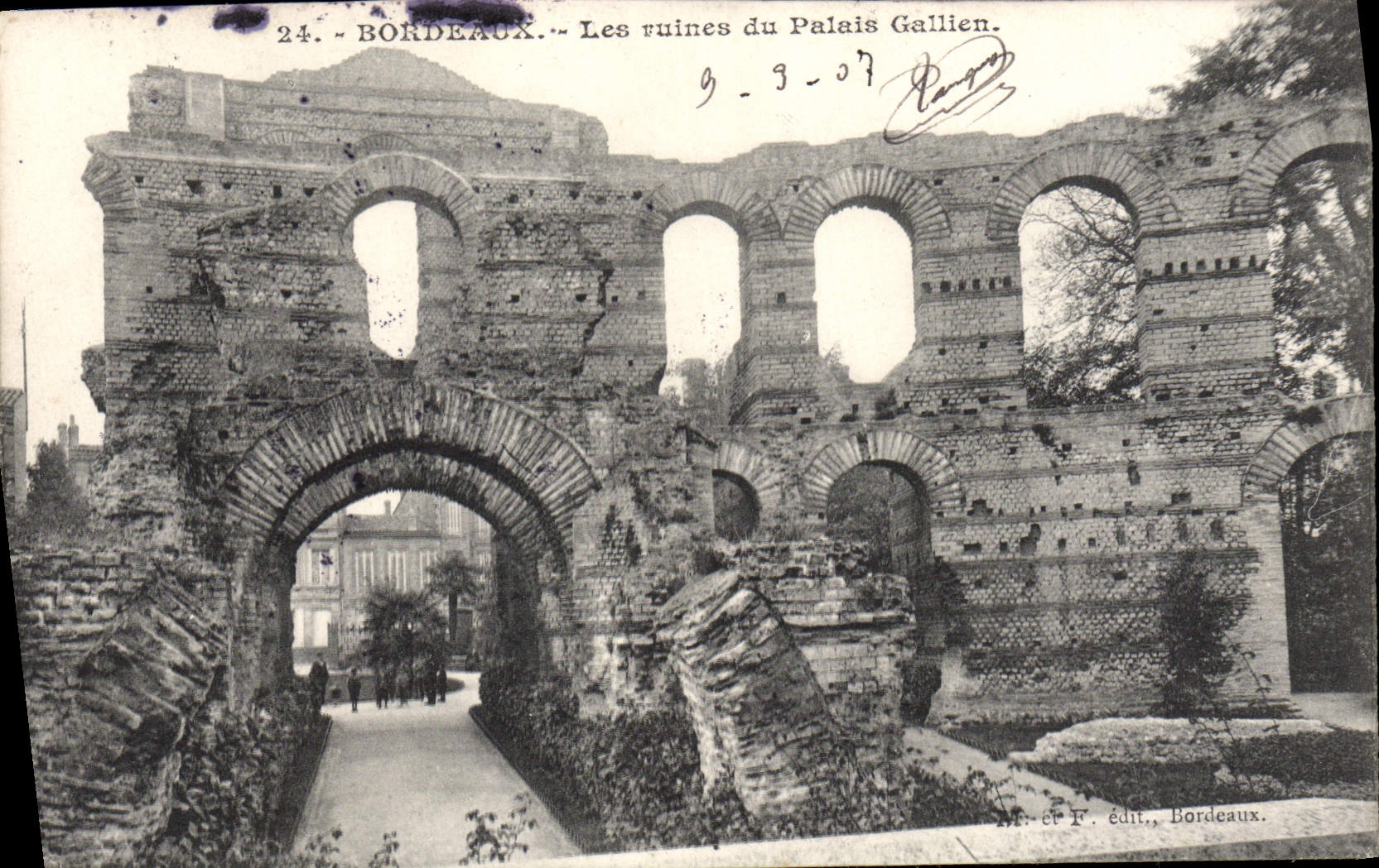 CPA Bordeaux Les Ruines du Palais Gallien
