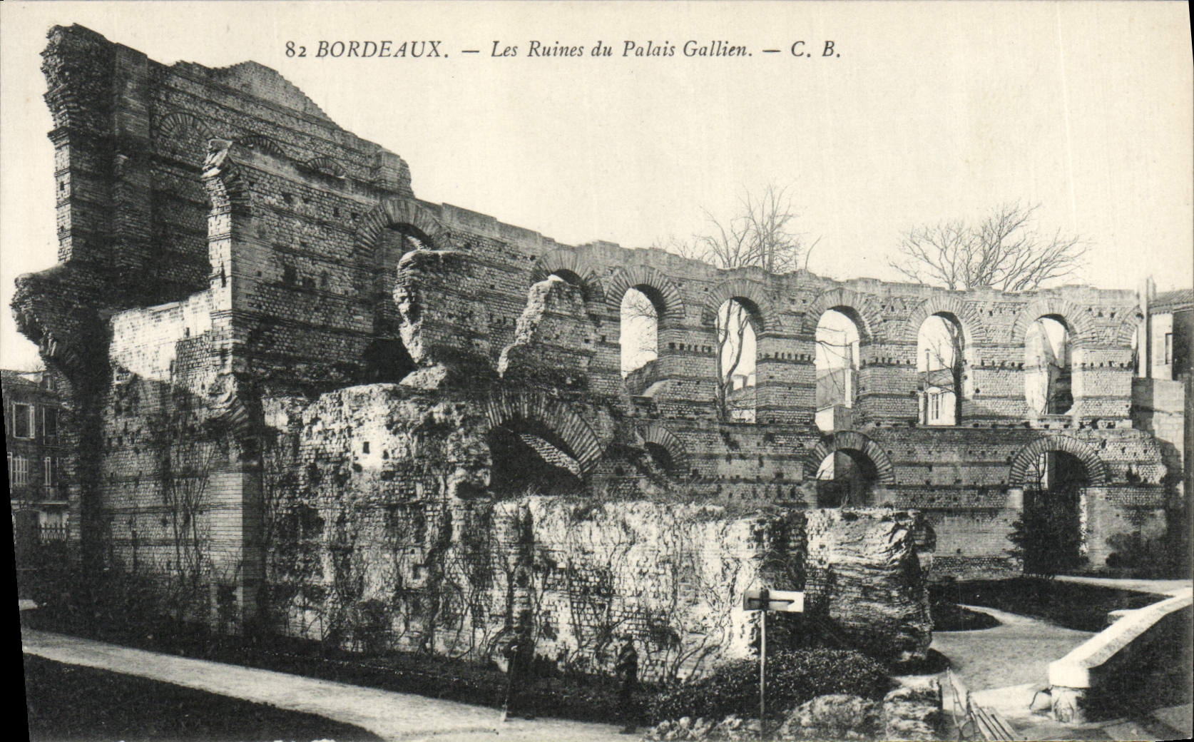 CPA Bordeaux Les Ruines Du Palais Gallien
