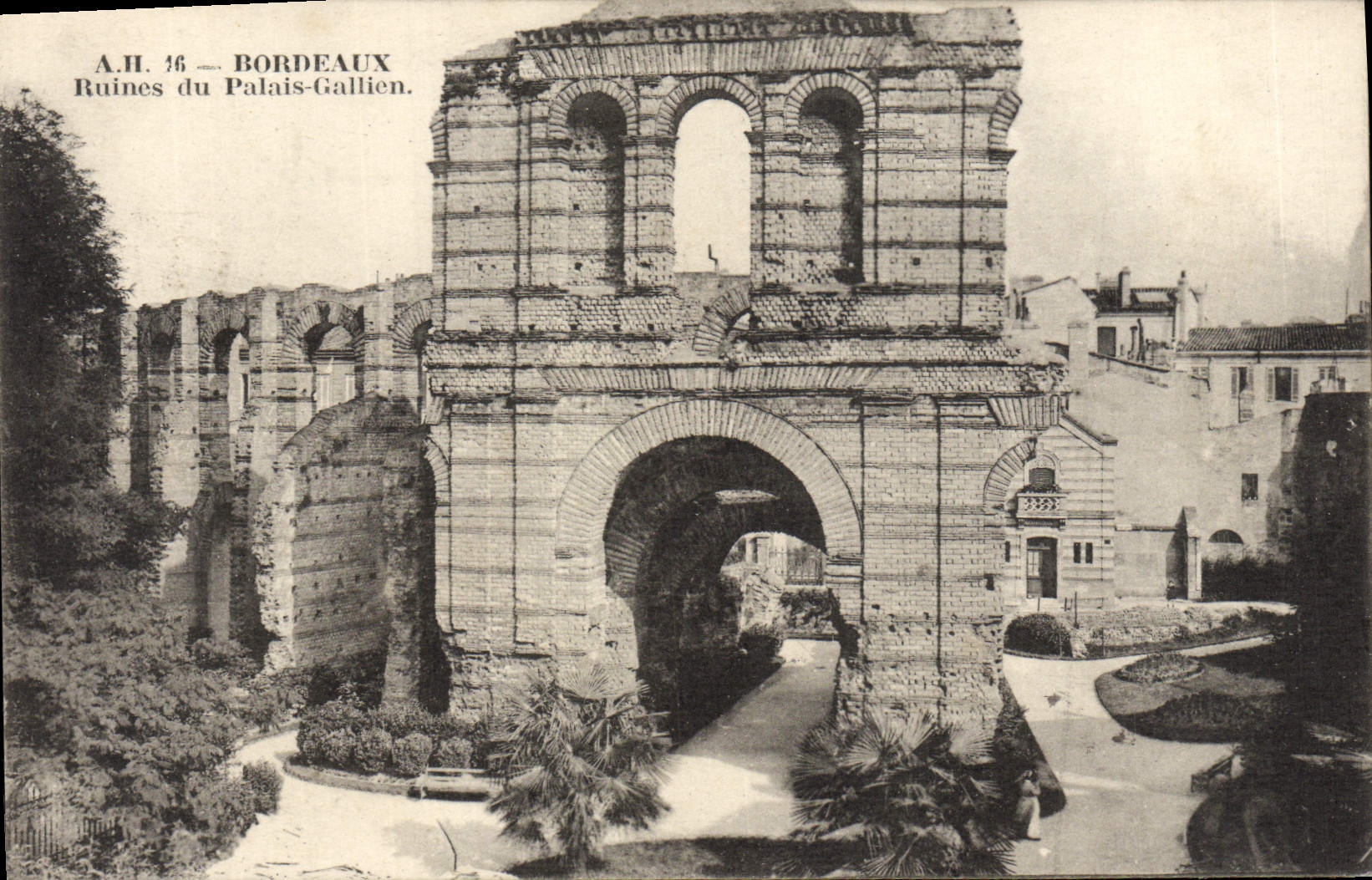 CPA Bordeaux Les Ruines Du Palais Gallien