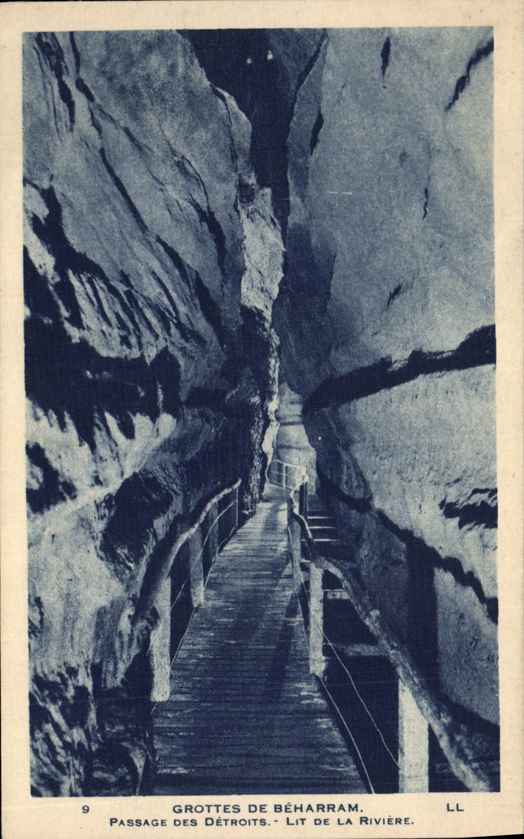 CPA Grottes De Beharram Passage Des Detroits Lit de la riviere Betharram 
