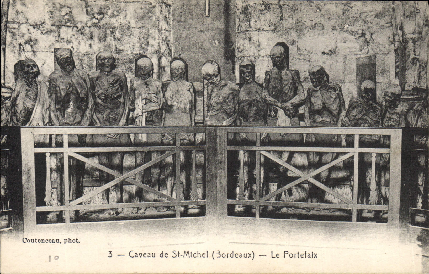 CPA Caveau de St Michel Le Portefaix Bordeaux