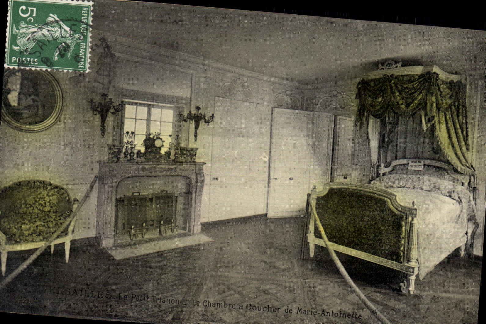 CPA Versailles Le petit Trianon La chambre a coucher de Marie Antoinette