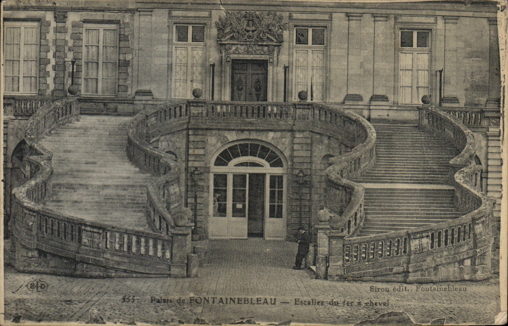 VINTAGE POSTCARD Palais of Fontainebleau Escalier of the Horseshoe