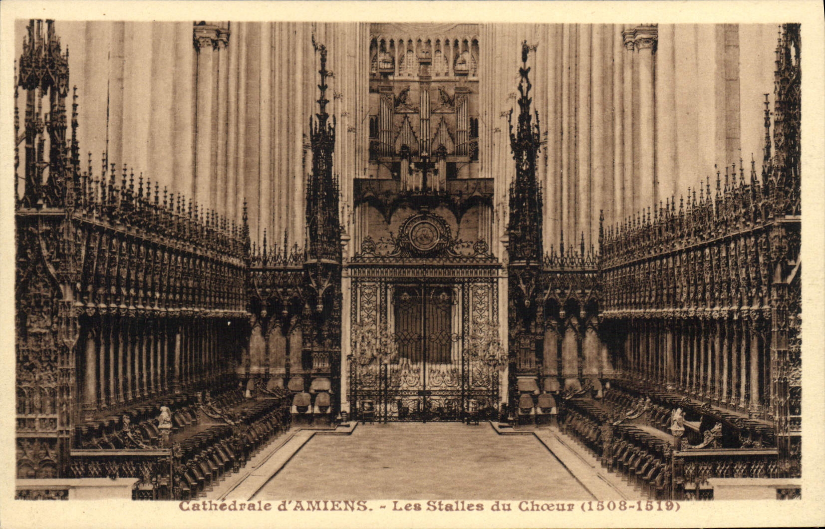 CPA Cathedrale d'Amiens Les Stalles Du Choeur 