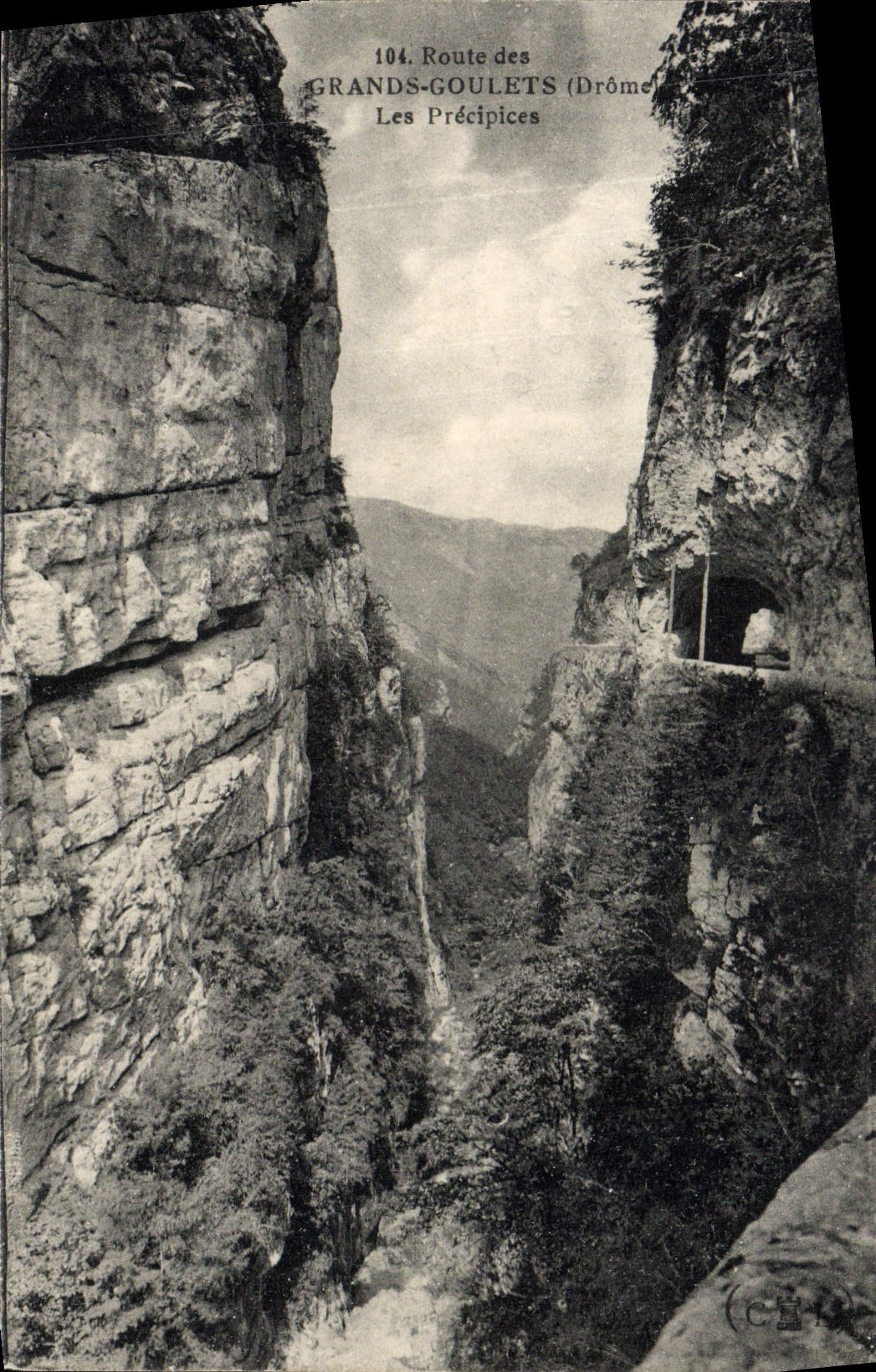 VINTAGE POSTCARD Road of the Great Narrow parts Chasms