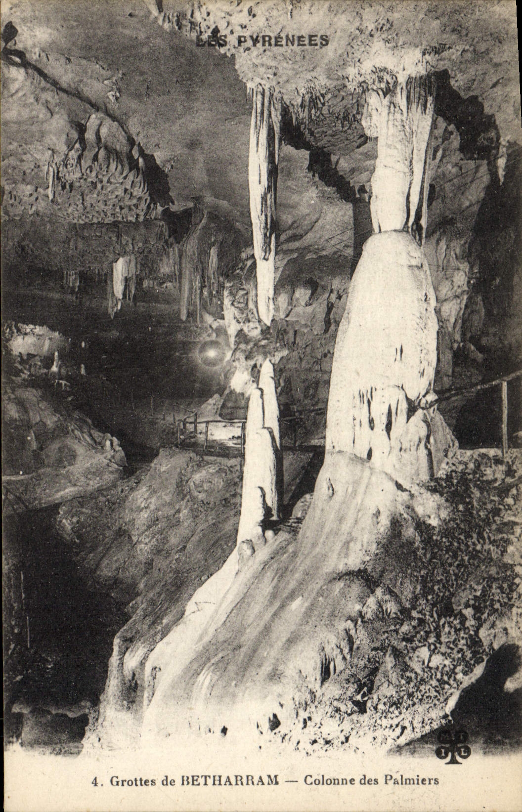 CPA Grottes de Betharram Colonne des Palmiers