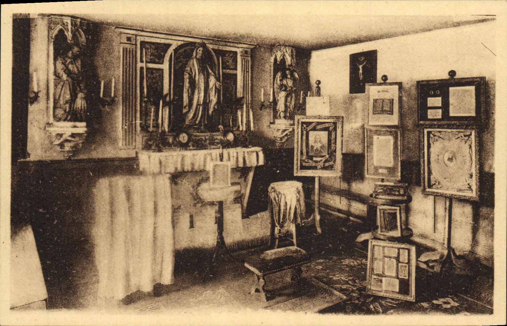 CPA Lisieux Aux Buissonnets La Vitrine des Souvenirs