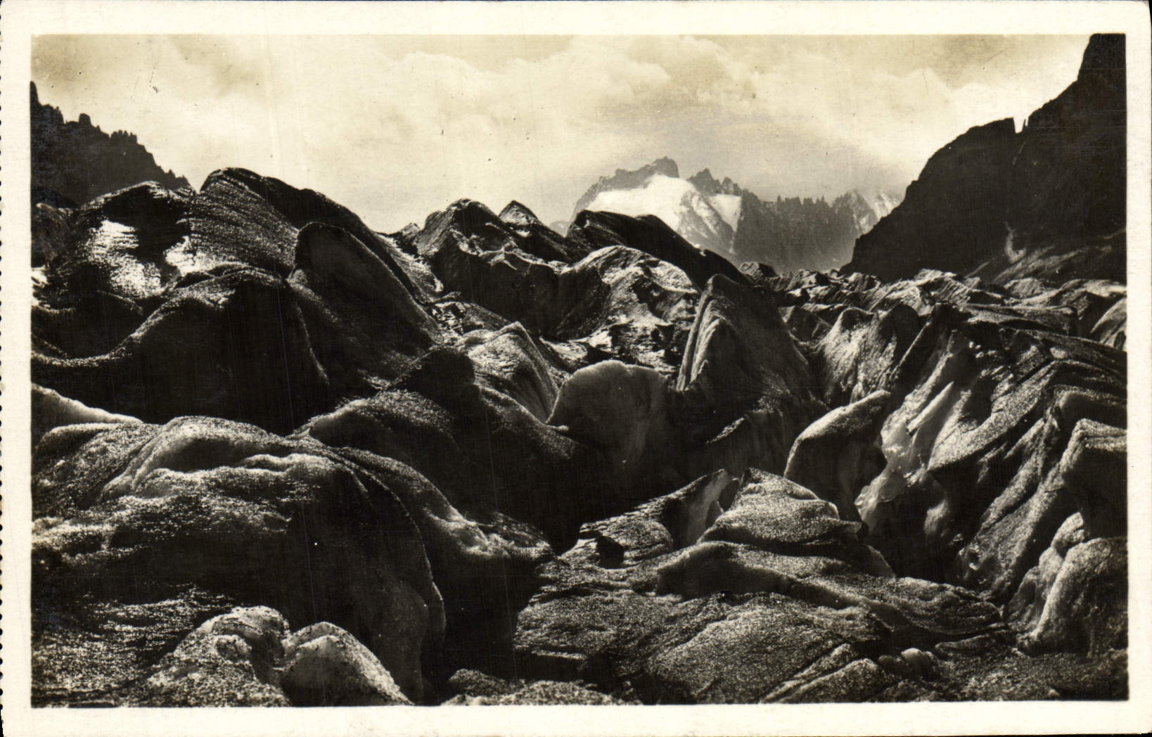 Mar de Chamonix Mont Blanc de la POSTAL de la VENDIMIA de las ondas grandes del hielo