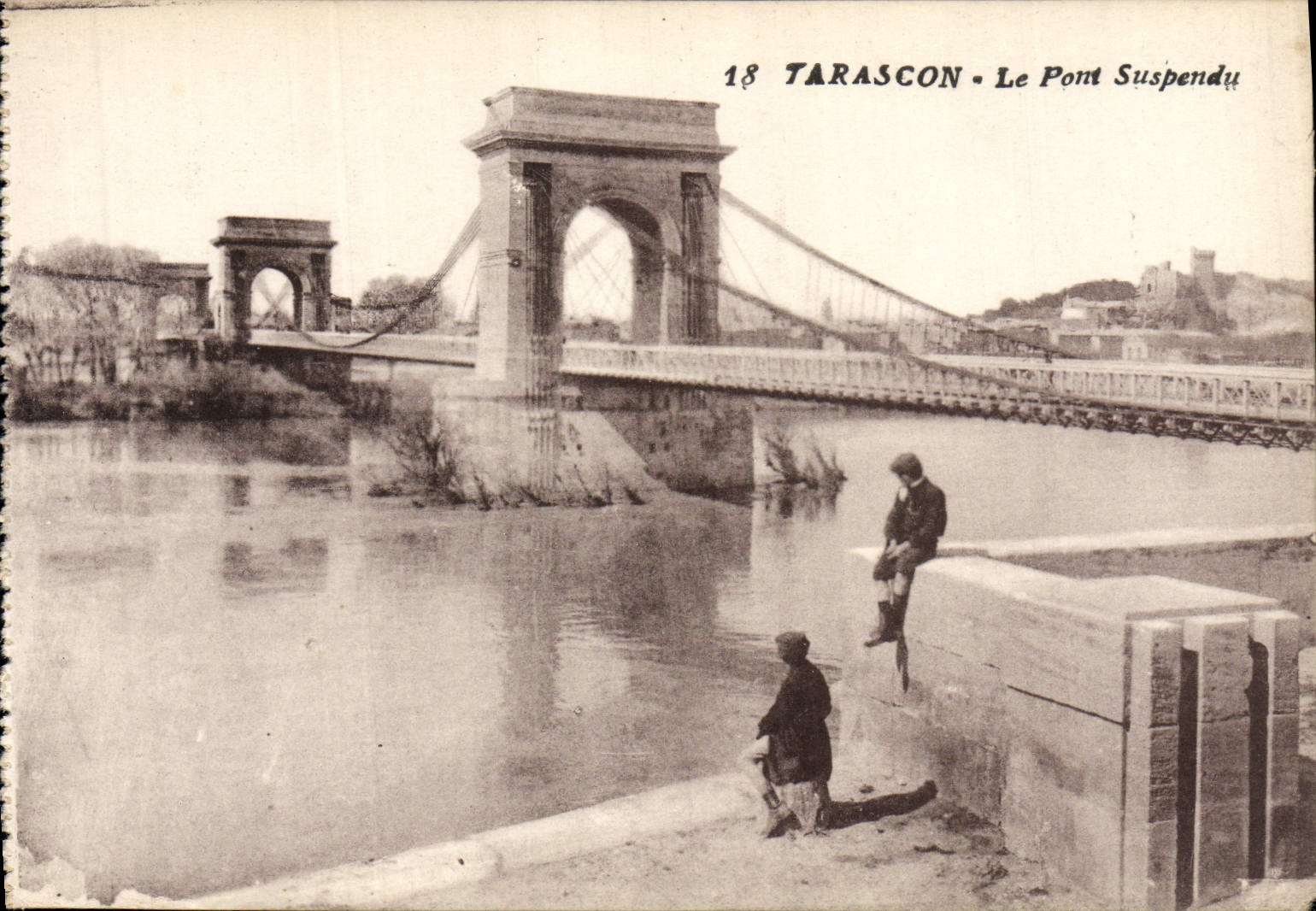 CPA Tarascon Le Pont Suspendu Enfants