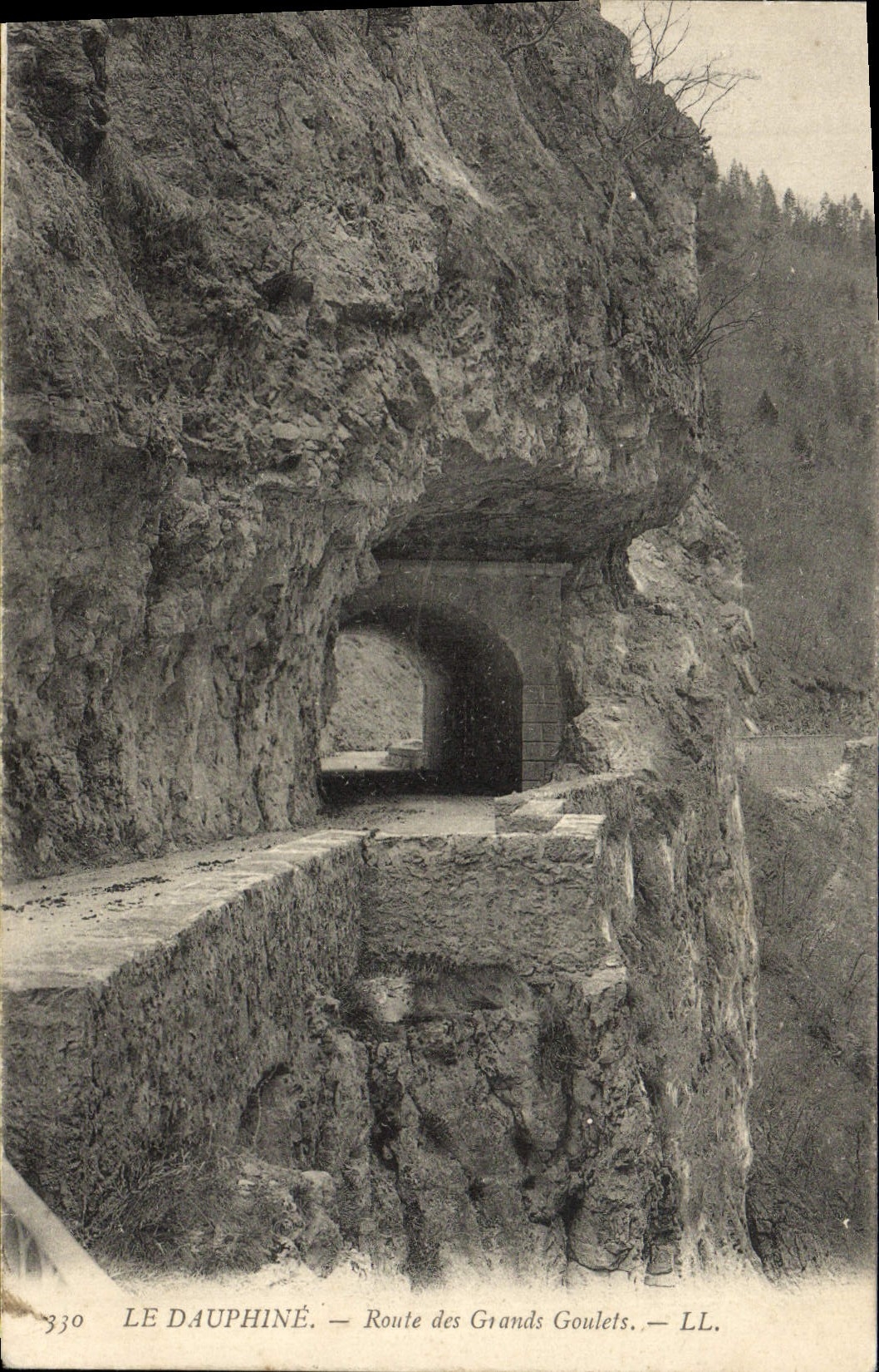 VINTAGE POSTCARD the Dauphine Road of the Great Narrow parts