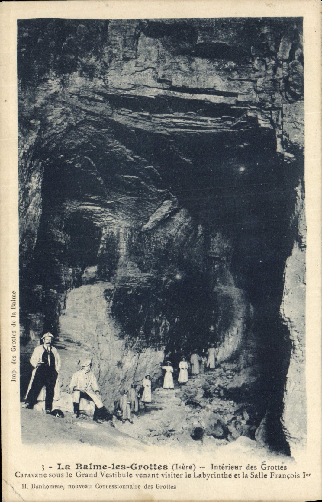 VINTAGE POSTCARD Balme Caves Interior of the Caves Caravan under the Large Hall coming to visit the labyrinth and the room