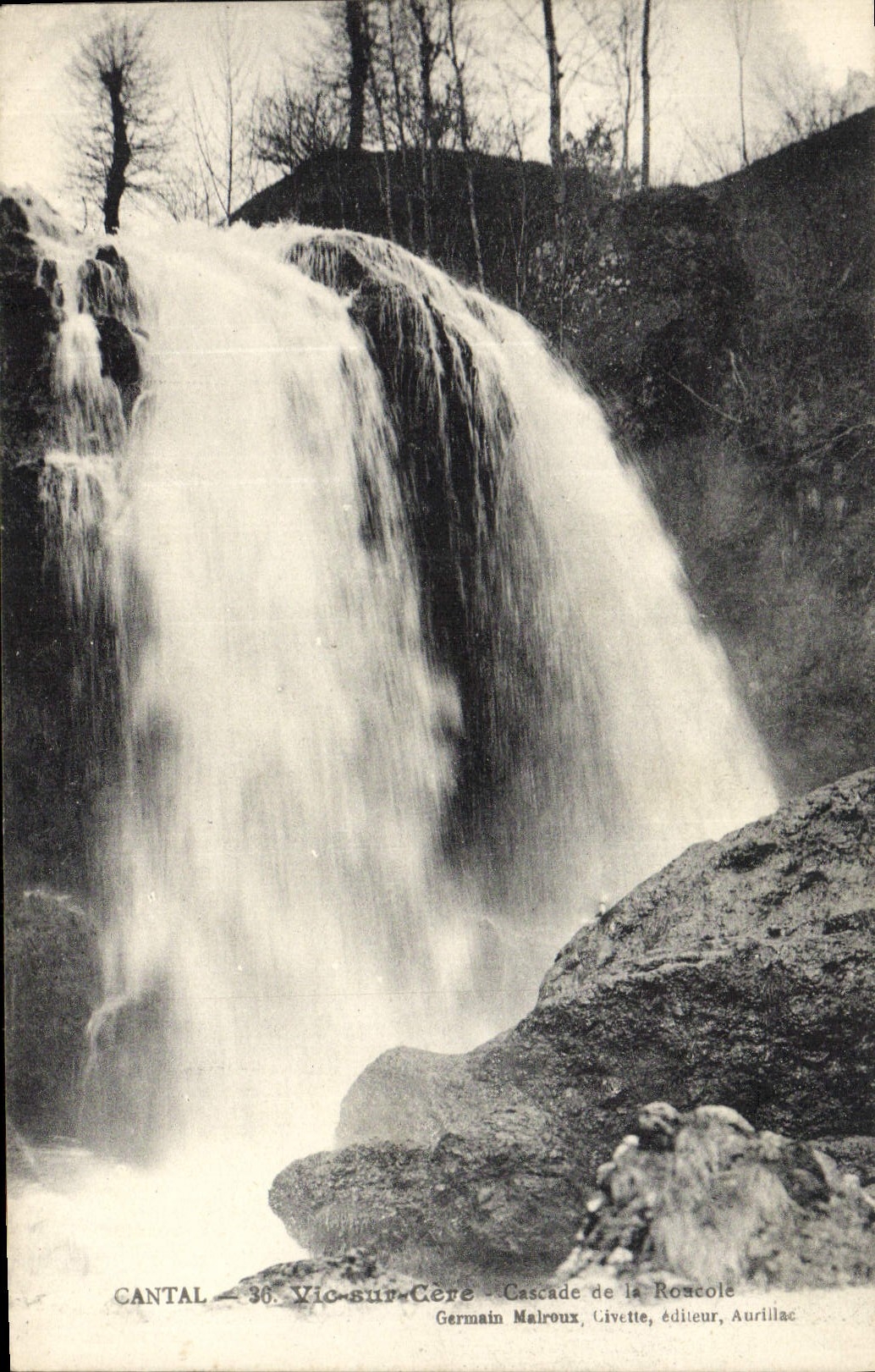 CPA Cantal Vic sur Cere Cascade de la Roucole