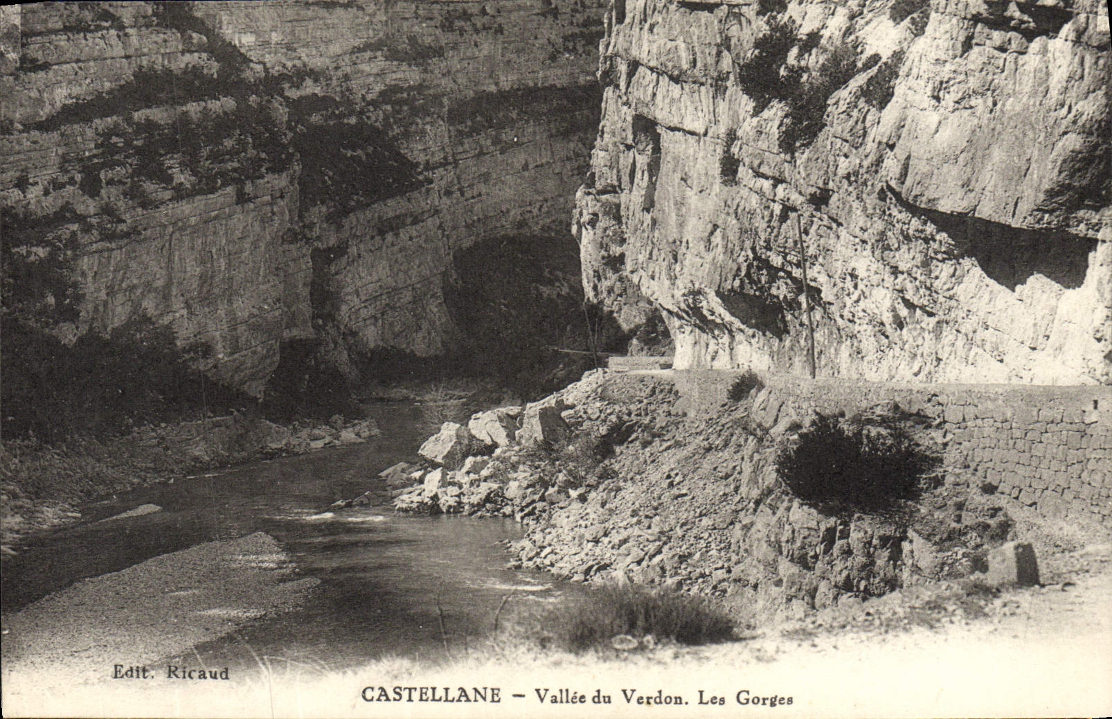 VINTAGE POSTCARD Castellane Valley of the Verdon Falls
