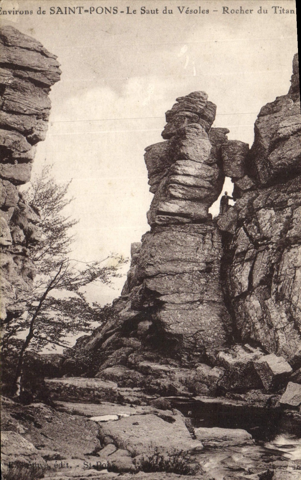 Alrededores de la POSTAL de la VENDIMIA de puentes de Varolio Saint el salto de la roca de Vesoles del titán