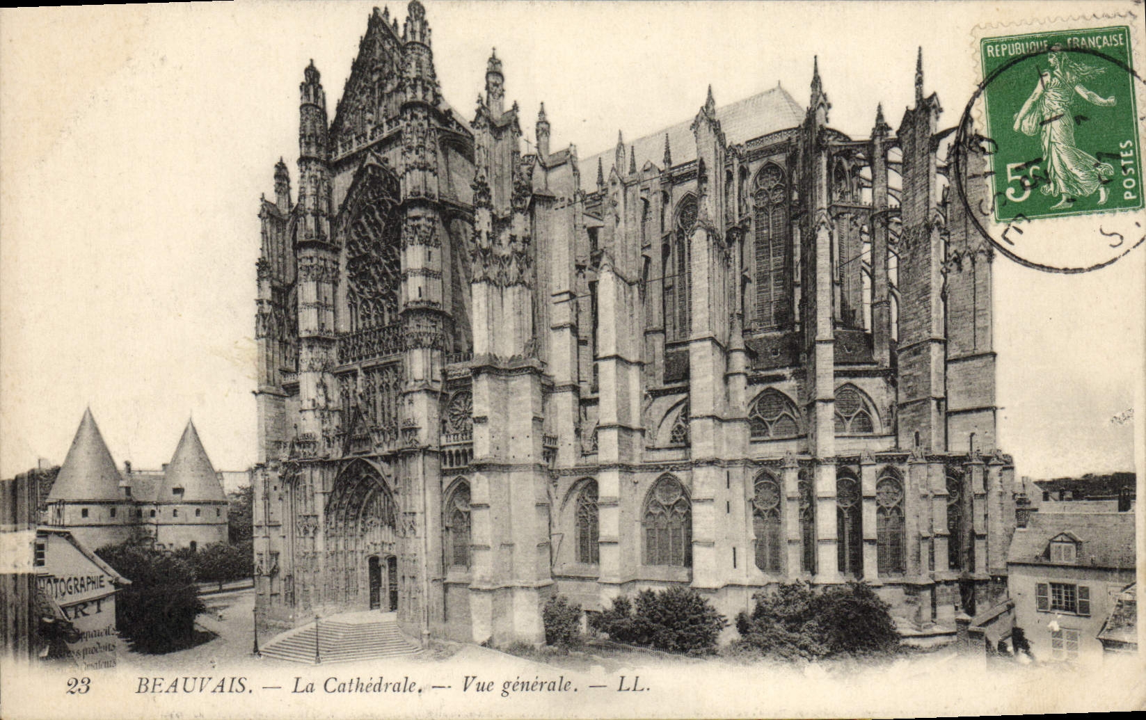 CPA Beauvais La Cathedrale Vue Generale