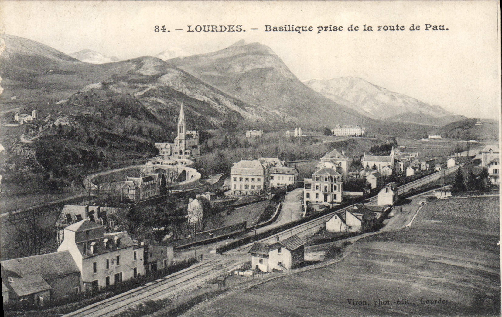 VINTAGE POSTCARD Heavy Basilica Taken of the Road of Pau