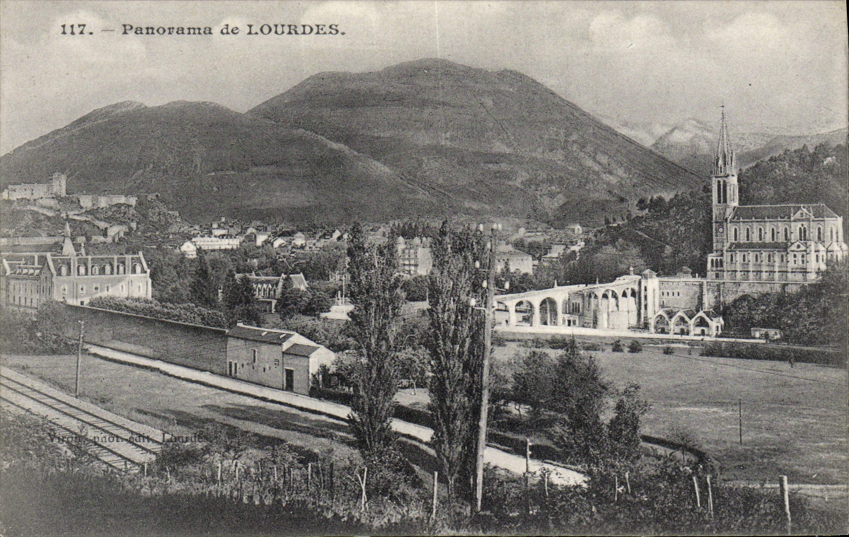 Panorama de la POSTAL de la VENDIMIA de puertas