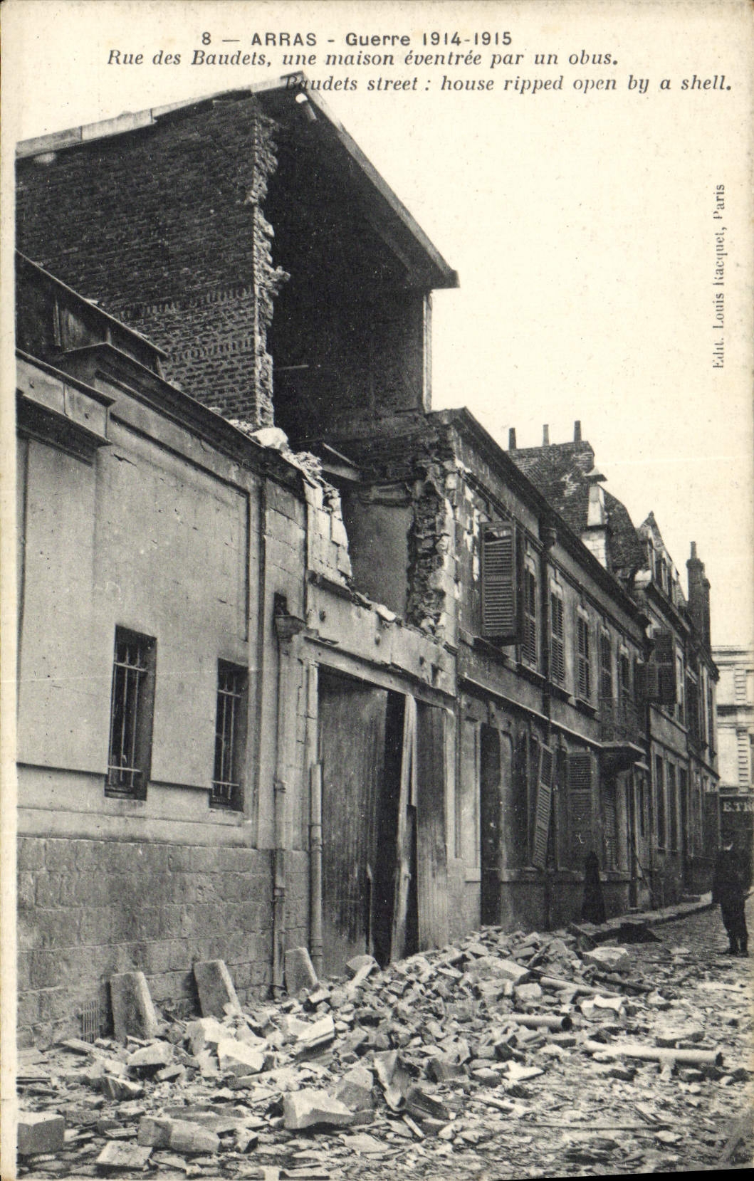 CPA Arras Guerre Rue des Baudets Une Maison eventree par les obus Militaria