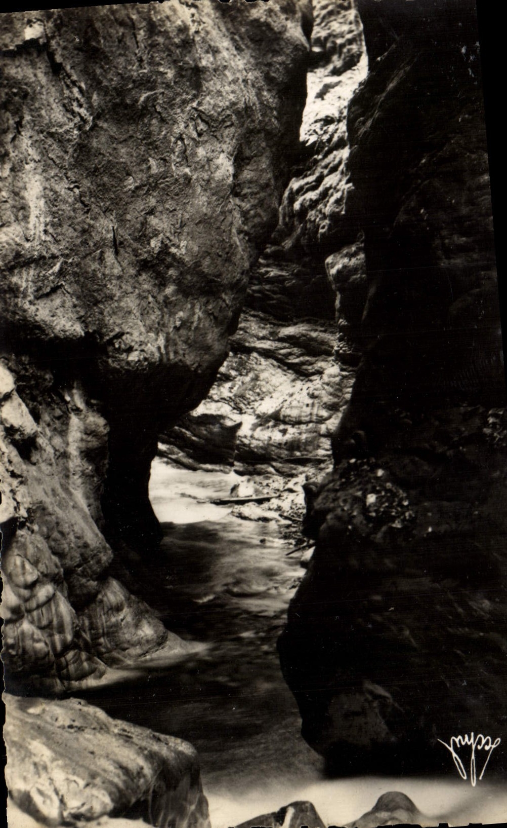 MODERN CARD Surroundings of Faverges Caves and cascades of Sevthenex In the throats the narrow part