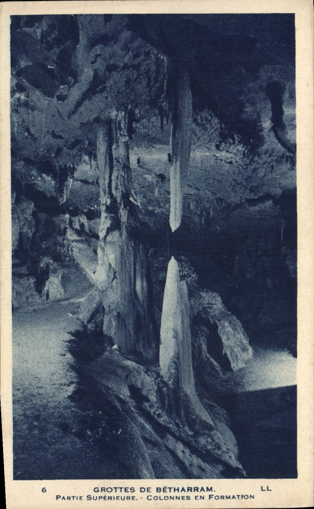 VINTAGE POSTCARD Caves of Betharram Columns Upper part in Formation