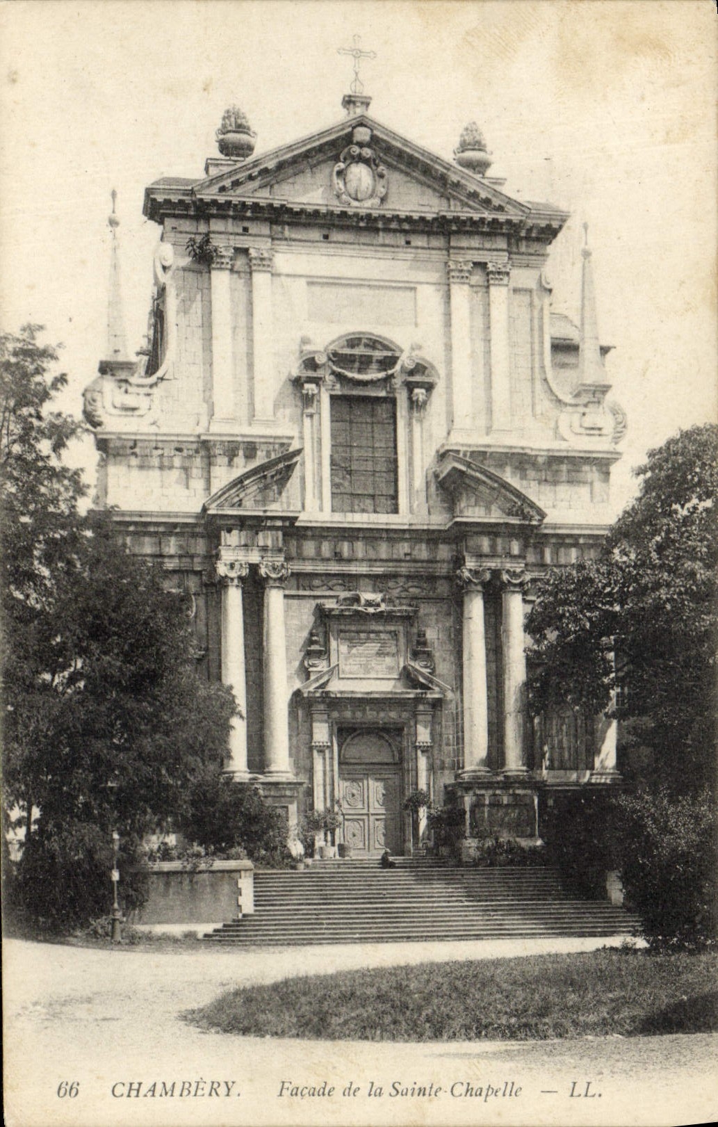 VINTAGE POSTCARD Chambéry Frontage of Sainte the Vault