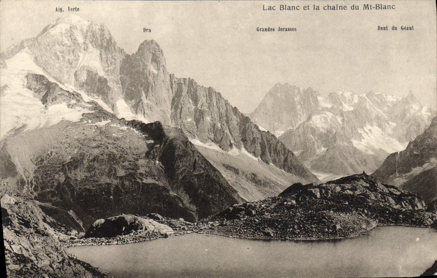 Lago blanco de la POSTAL de la VENDIMIA y la cadena de Mont Blanc