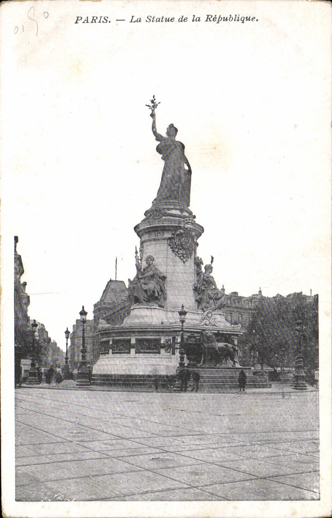 CPA Paris La Statue de la Republique