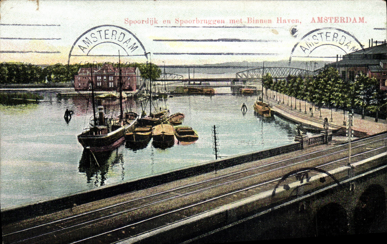 La POSTAL Spoordijk de la VENDIMIA en Spoorbruggen pone los barcos de Amsterdam del asilo de Binnen