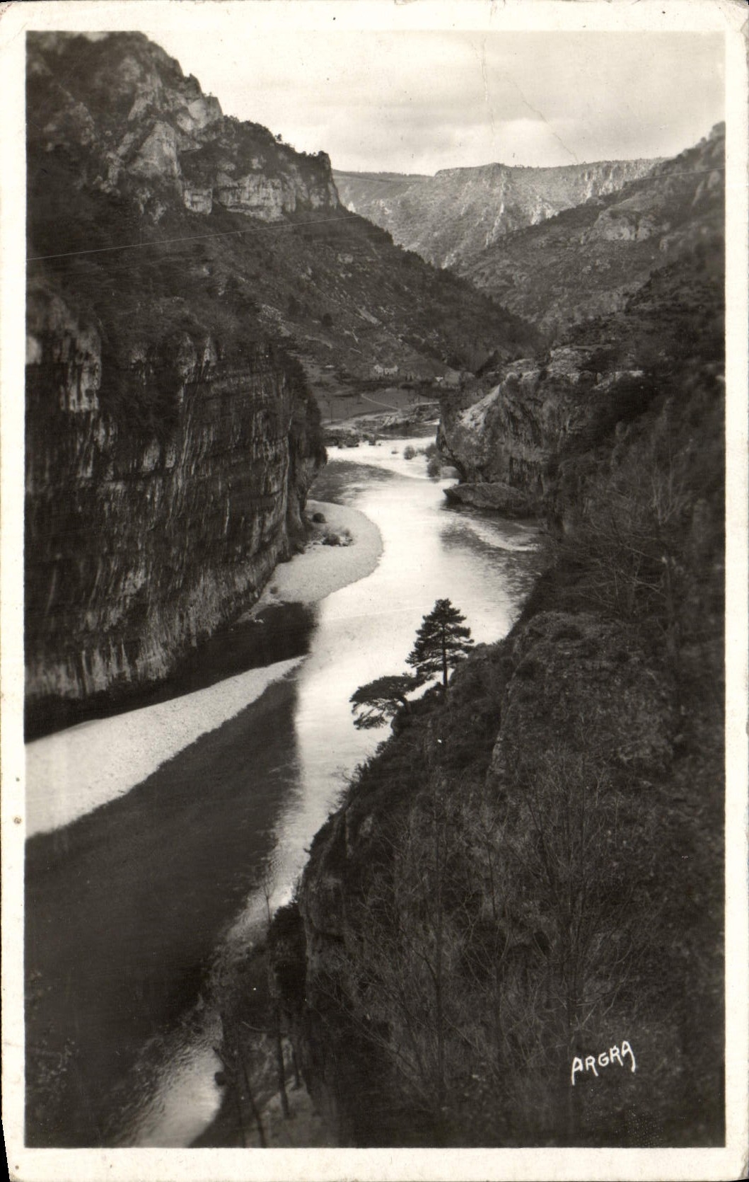 VINTAGE POSTCARD Gorges of the Tarn the exit of the straits