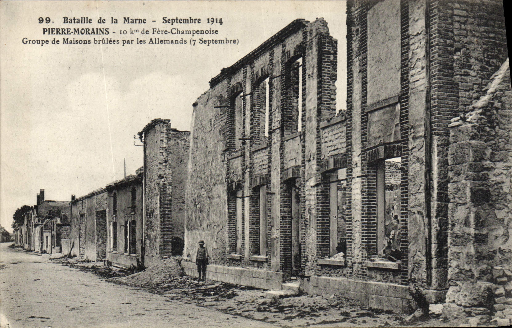 CPA Bataille de la Marne Septembre 1914 Pierre Morains Groupe de maisons brulees par les allemands Militaria Militaria