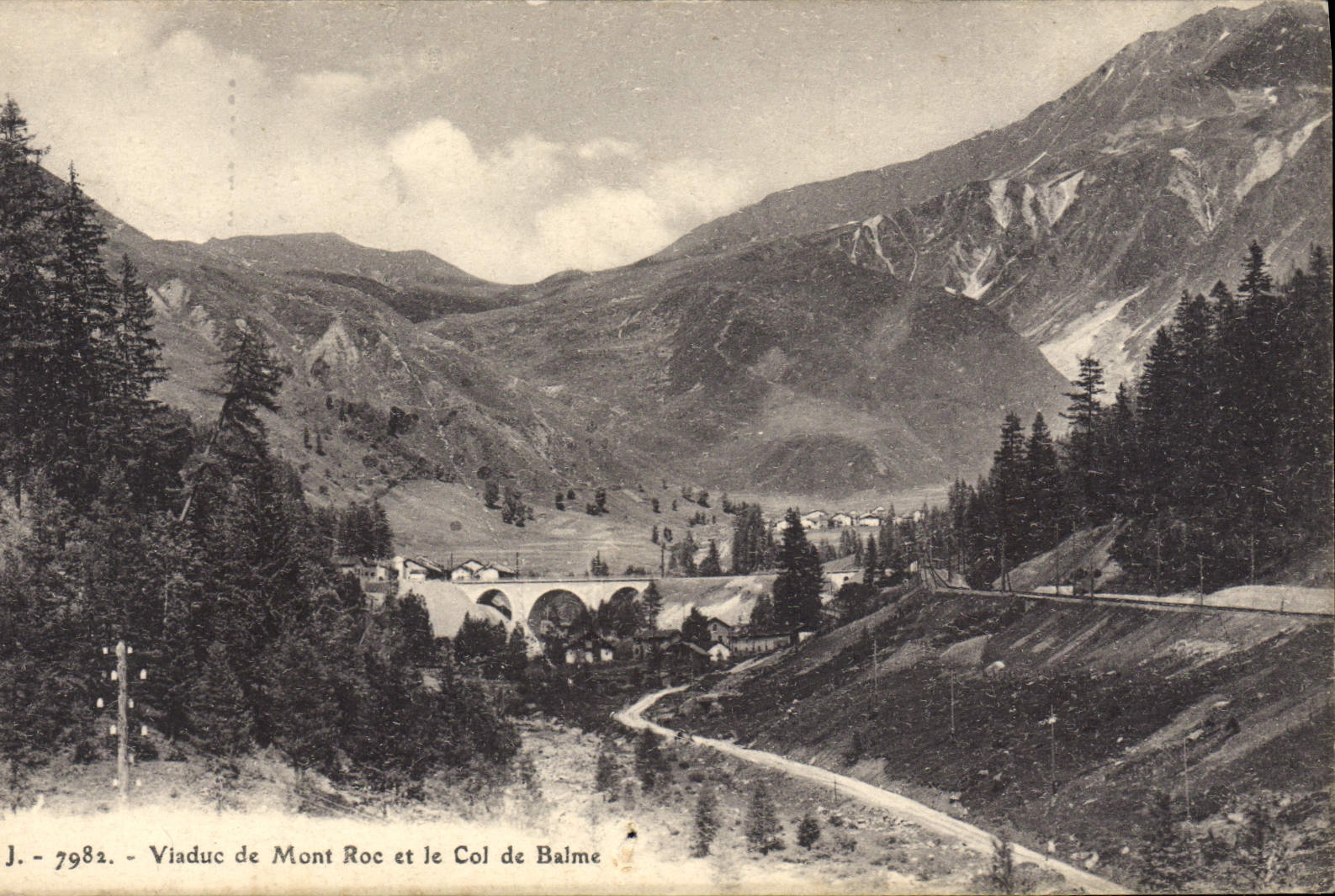 Viaducto de la POSTAL de la VENDIMIA de la roca del montaje y el collar de Balme