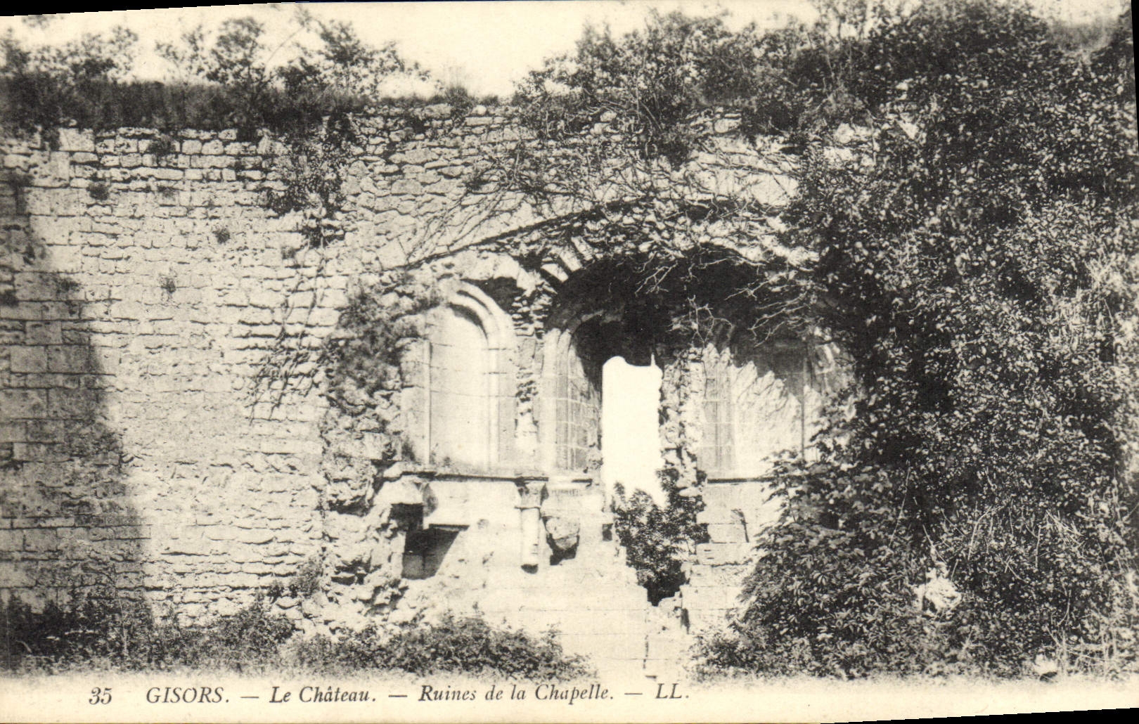 VINTAGE POSTCARD Gisors the Castle Ruins of the Vault