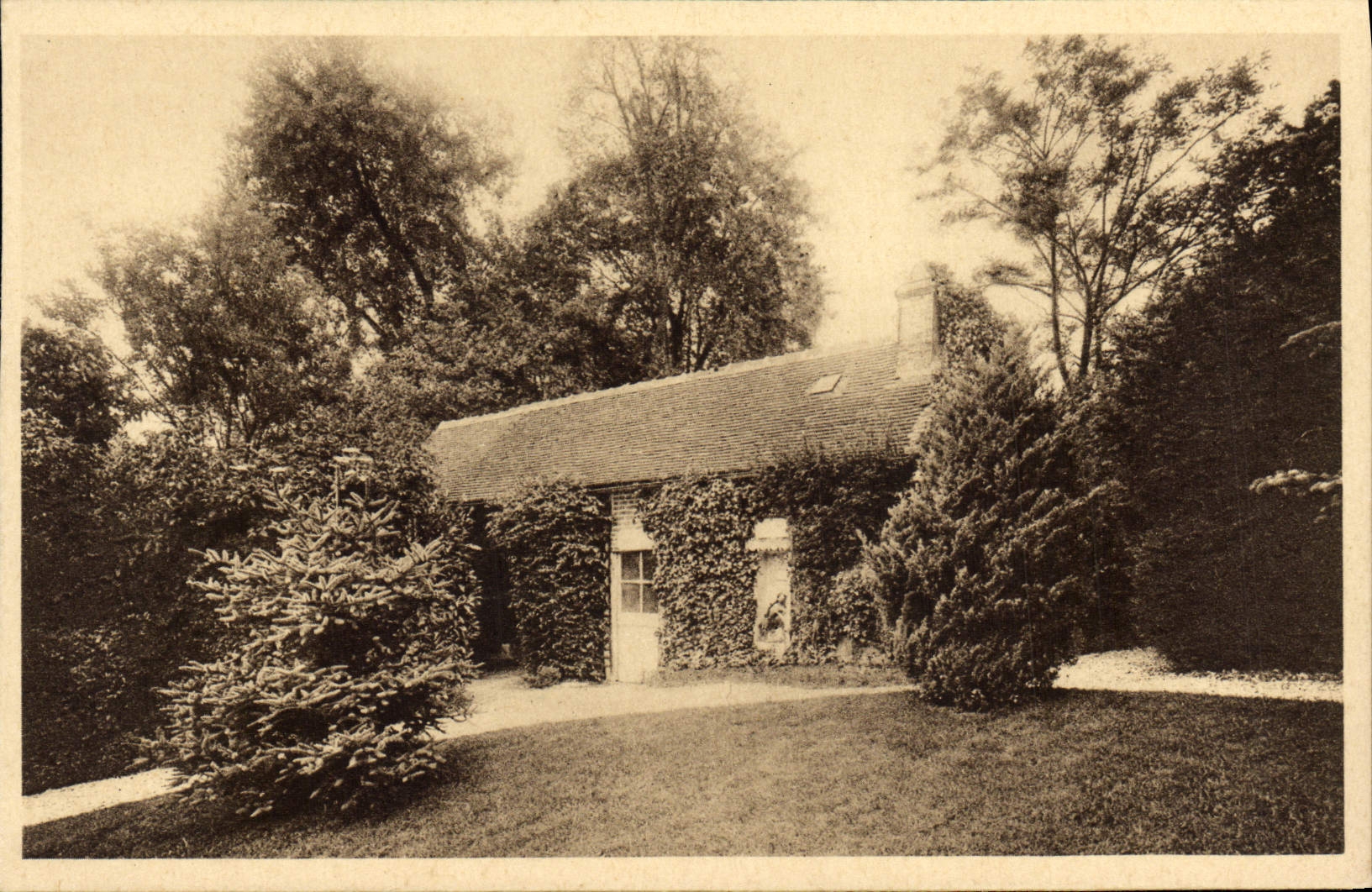CPA Les Buissonnets Le Jardinet de Therese devant la Buanderie