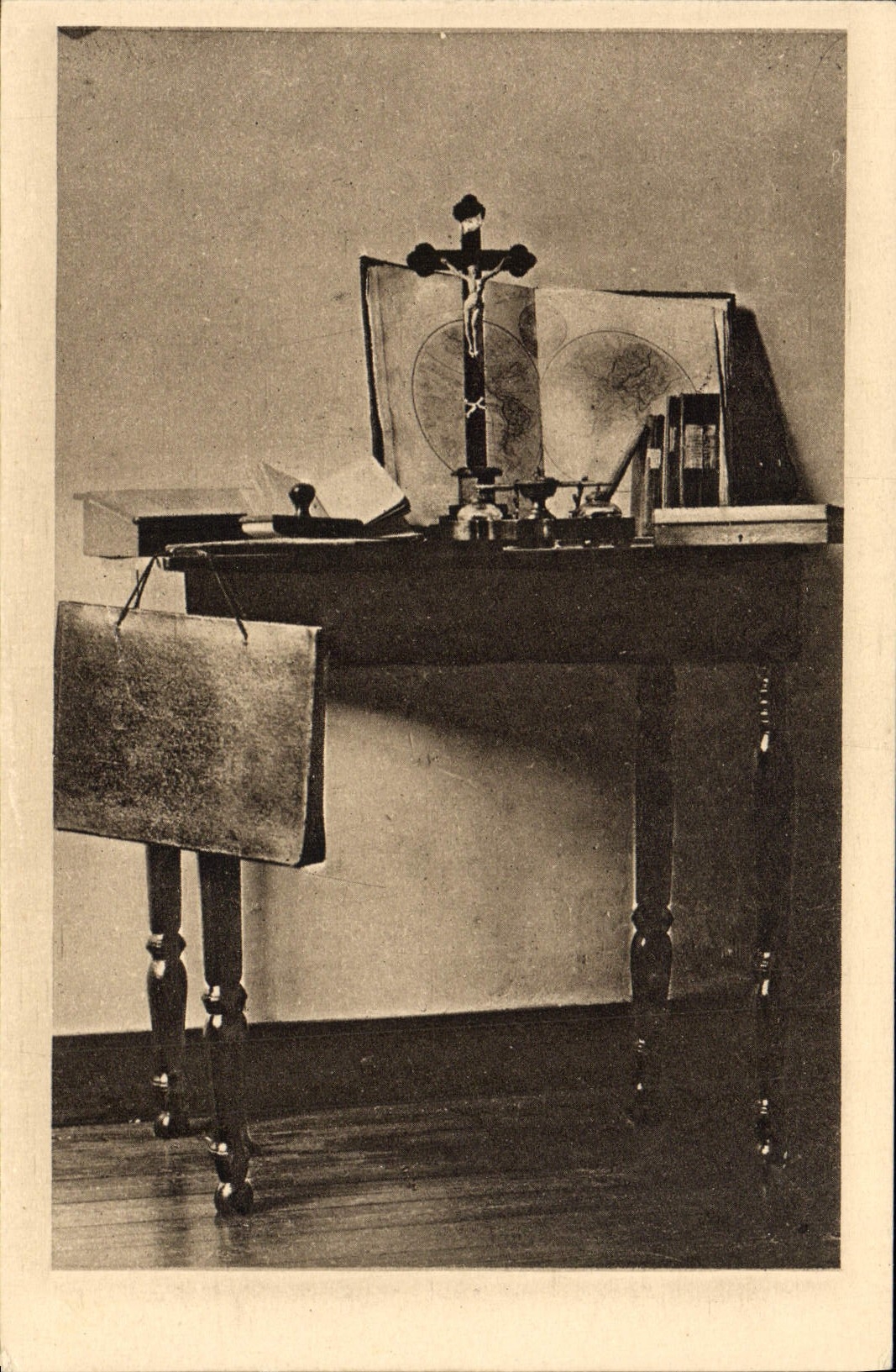 CPA La Table de Travail de Sainte Therese enfant conservee aux Buissonnets