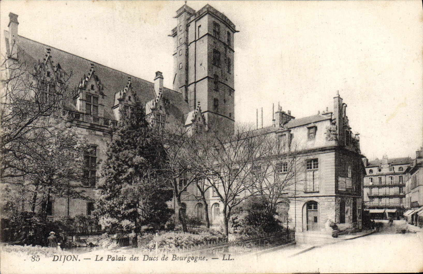 CPA Dijon Le Palais des Ducs de Bourgogne